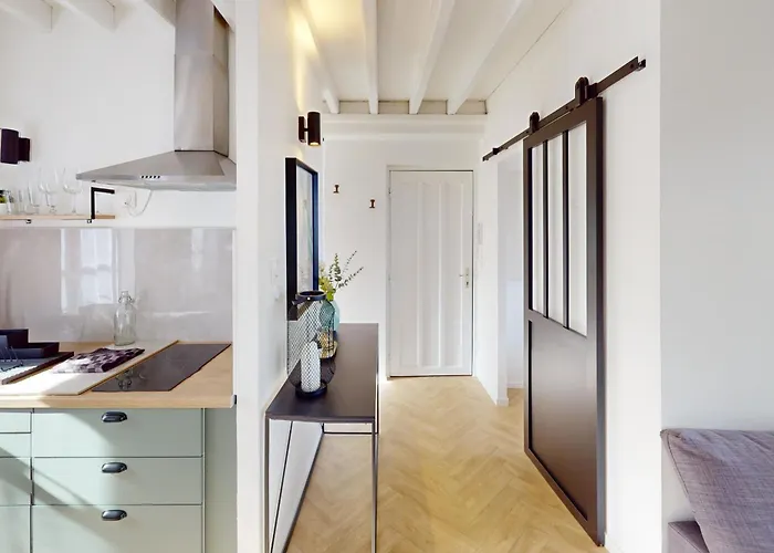 Le Temps De Vivre - Center - Closed Garage *